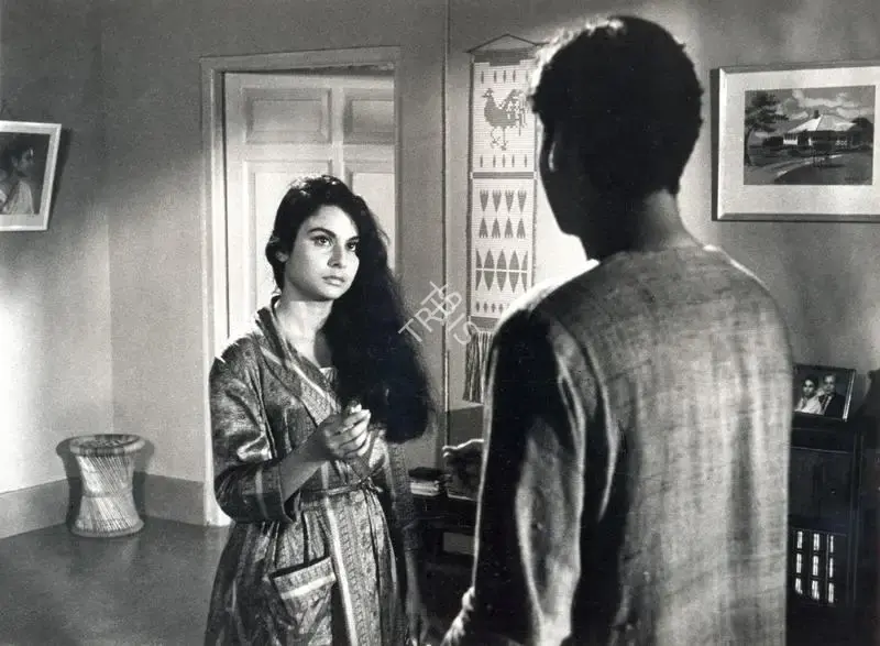 Satyajit Ray (Director), Ka Purush Maha Purush, 1965, Photographic Still