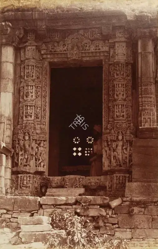 Lala Deen Dayal (Photographer), Doorway of Sanga Chaori in Chittore fort, 1890, Antiquarian Photograph