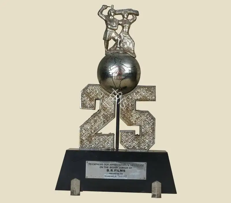 Unknown (Artist), Unknown (Artist), Silver Jubilee of B. R. Films Award Presented to Sharmila Tagore | Jubilee Trophy, 1980, Jubilee Trophy