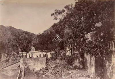 Dr. John Murray (Photographer), The approach and gatehouse to a building in the hills probably around Jaipur, 1857, Antiquarian Photograph