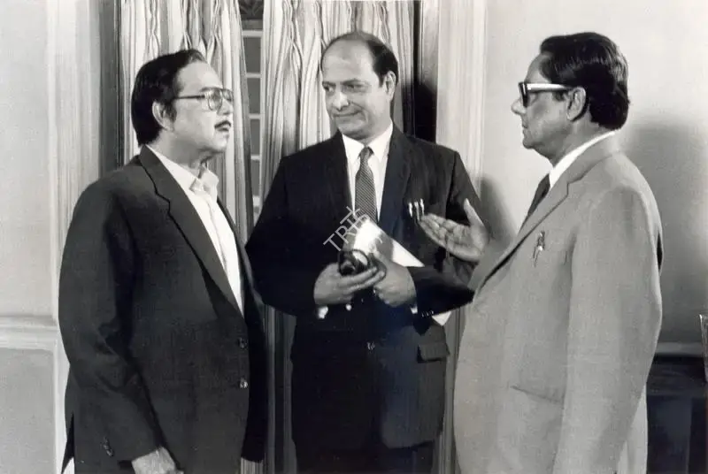 Barun Raha (Cinematographer), Shakha Proshakha, 1991, Photographic Still