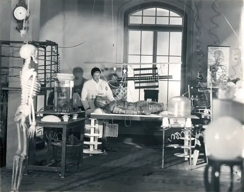 N.D. Sarpotdar (Director), Chalta Putla, 1935, Photographic Still