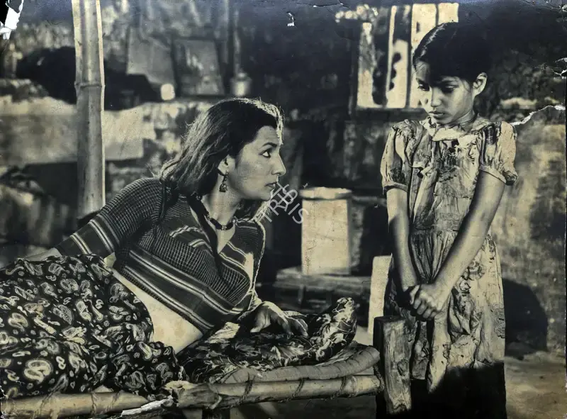 Taru Dutt (Cinematographer), Boot Polish, 1954, Photographic Still