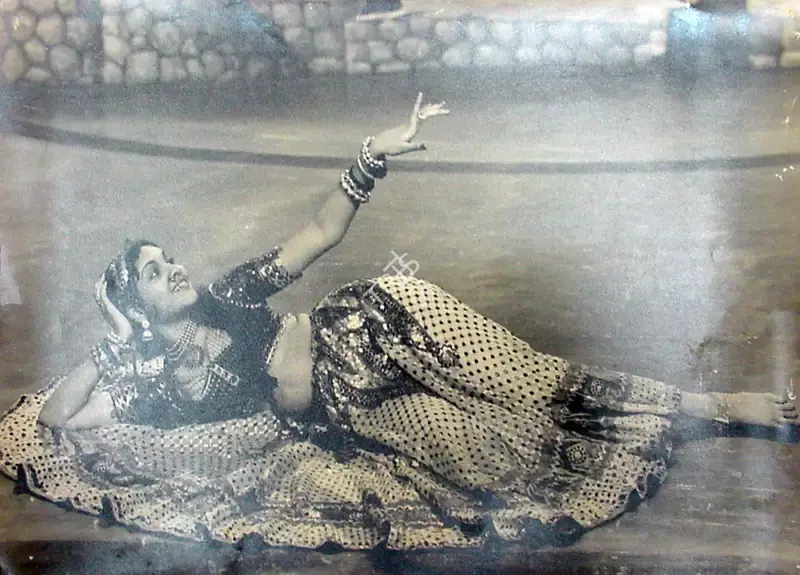 M v (Director), Bahar, 1951, Photographic Still