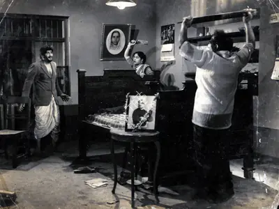 Radhu Karmakar (Cinematographer), Jagte Raho, 1956, Photographic Still