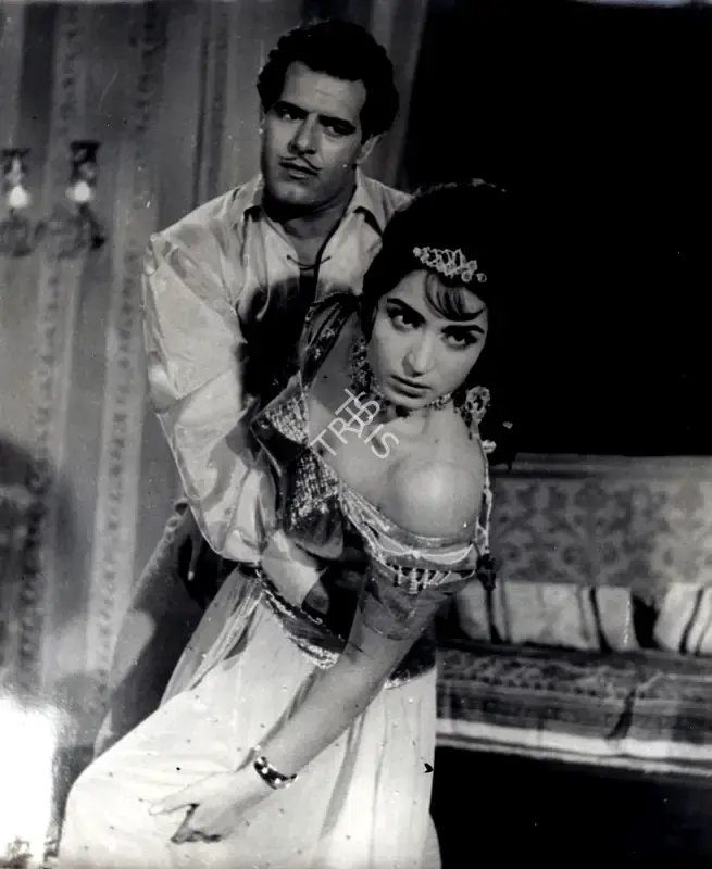 Raj Kumar Kohli (Producer), Lootera, 1965, Photographic Still