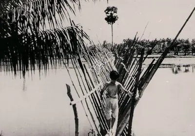 Ritwik Ghatak (Director), Baari Theke Paaliye, 1959, Photographic Still