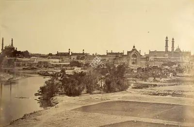 Felice Beato (Photographer), The Imaumbara from a distance, Lucknow, 1858, Antiquarian Photograph
