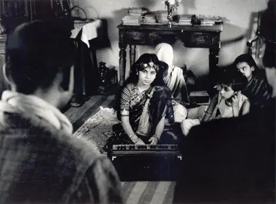 Soumendu Roy (Cinematographer), Teen Kanya, 1961, Photographic Still