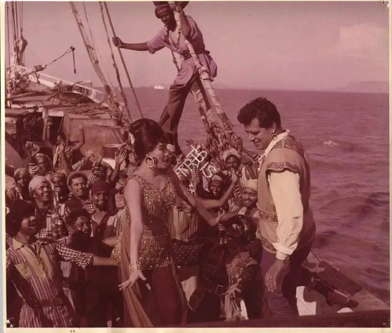 Raj Kumar Kohli (Producer), Lootera, 1965, Photographic Still