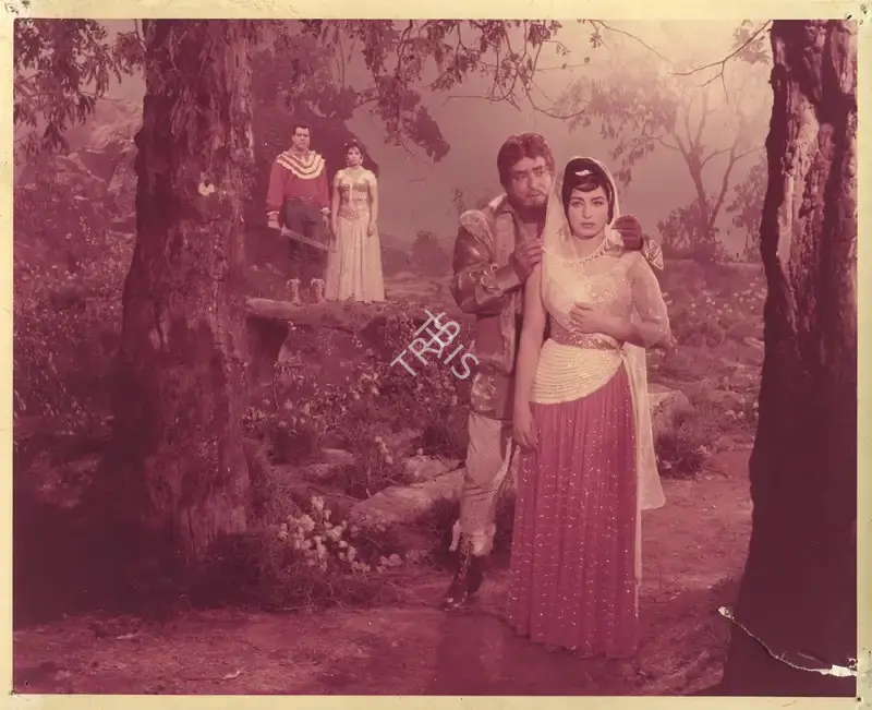 Raj Kumar Kohli (Producer), Lootera, 1965, Photographic Still