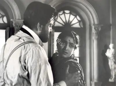 Soumendu Roy (Cinematographer), Teen Kanya, 1961, Photographic Still