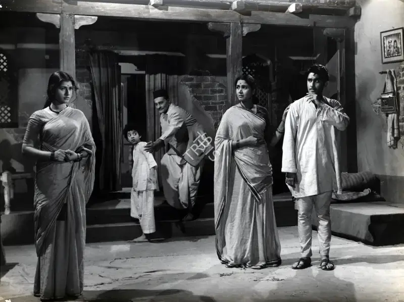 Sohrab Modi (Producer), Mera Ghar Mere Bachchay, 1960, Photographic Still