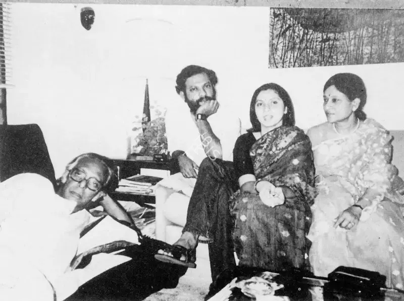 Unknown (Photographer). Mrinal Sen with other artists. n.d. | Contemporary Photograph | CinemaEducation | 00553987
