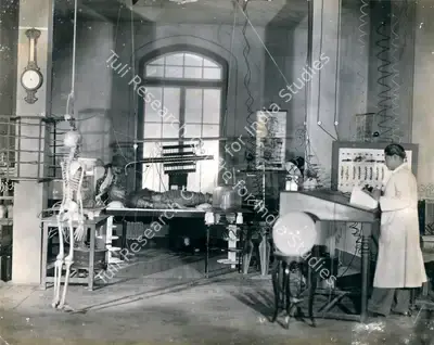 N.D. Sarpotdar (Director), Chalta Putla, 1935, Photographic Still