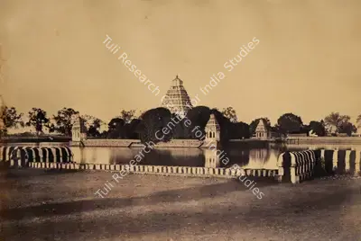 Capt. Linnaeus Tripe (Photographer), The Teppa-kulam, Madura, 1858, Antiquarian Photograph