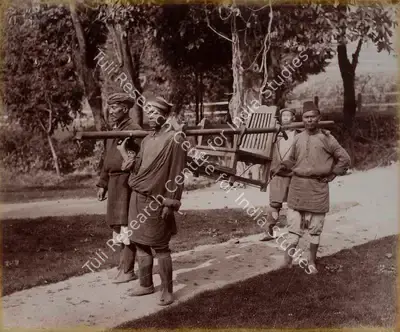 Unknown (Photographer), Dandy & Bearers - Darjiling (Darjeeling), 1901, Antiquarian Photograph