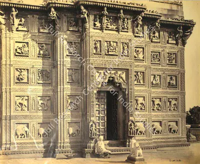 Samuel Bourne (Photographer), Sumaree Temple, Benares, 1865, Antiquarian Photograph