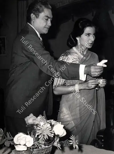Vasant Joglekar (Producer), Aaj Aur Kal, 1963, Photographic Still