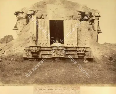 William Henry Pigou (Photographer), Hungul. Detached Temple, with Lintel of the Doorway, Antiquarian Photograph