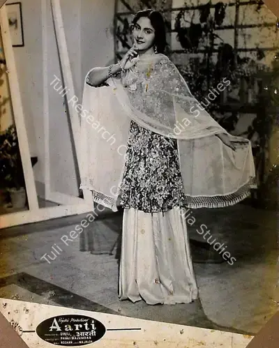 Pandurang Naik (Cinematographer), Aarti, 1962, Lobby Card