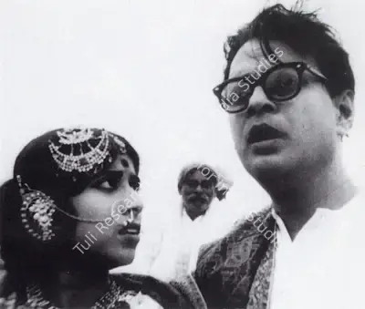 Ghatak, Ritwik (Director), Ranger Golam, 0 | Photographic Still, Rows and Rows of Fences, 2000 | CinemaEducation | 00457651