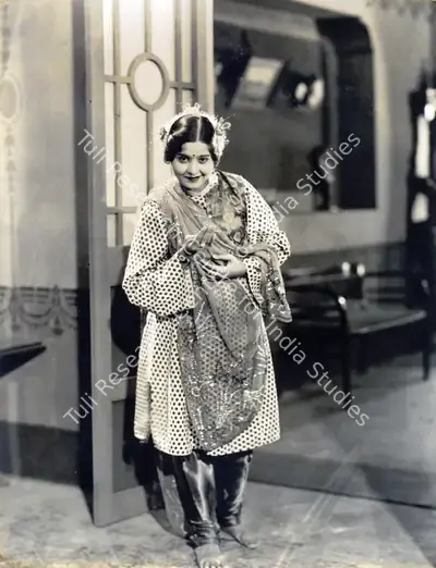Moti B. Gidwani (Director), Do Aurate, 1937, Photographic Still