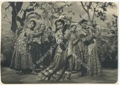 Asha Biswas (Producer), Bari Bahoo, 1951, Photographic Still