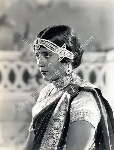 Moti B. Gidwani (Director), Do Aurate, 1937, Photographic Still