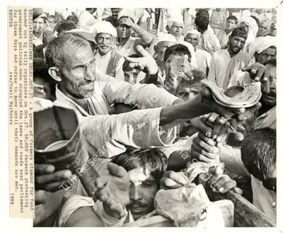 Sunil Malhotra (Photographer), Del02: Farmers; New Delhi, Oct. 27, 1988, Contemporary Photograph