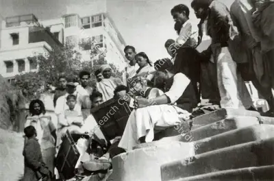 Mahesh Padia (Photographer), Demonstration of Landscape Painting by N.S. Bendre at a Ghat in Banaras, 1954, Contemporary Photograph