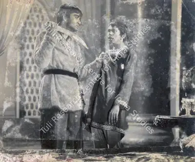 Naresh Saigal (Director), Rajdhani, 1956, Photographic Still