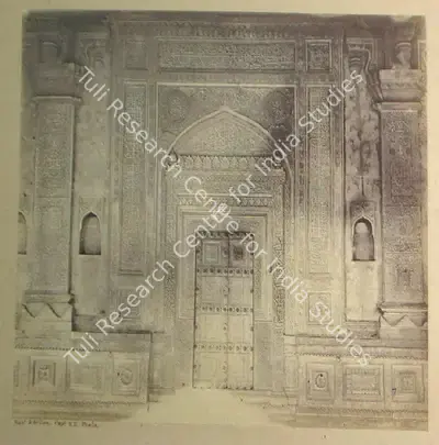 Capt. Robert S. Sellon (Photographer), Beejapoor. Entrance doorway to tomb of Ibrahim Rosa, Antiquarian Photograph