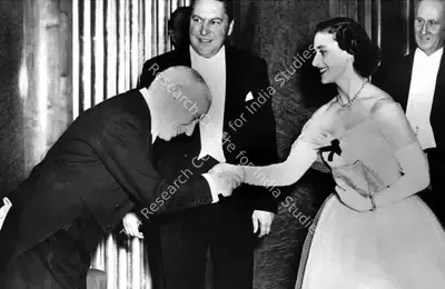 Unknown (Photographer). Charlie Chaplin being knighted by Queen Elizabeth | Photographic Still | CinemaEducation | 00440376
