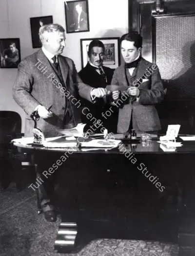 Unknown (Photographer), Charlie Chaplin signing Mutual contract | Photographic Still | CinemaEducation | 00794983