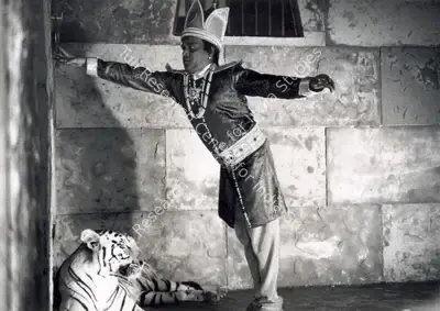 Soumendu Roy (Cinematographer), Hirak Rajar Deshe, 1980, Photographic Still