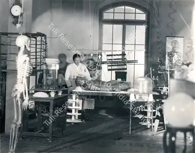 N.D. Sarpotdar (Director), Chalta Putla, 1935, Photographic Still