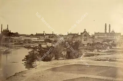 Felice Beato (Photographer), The Imaumbara from a distance, Lucknow, 1858, Antiquarian Photograph