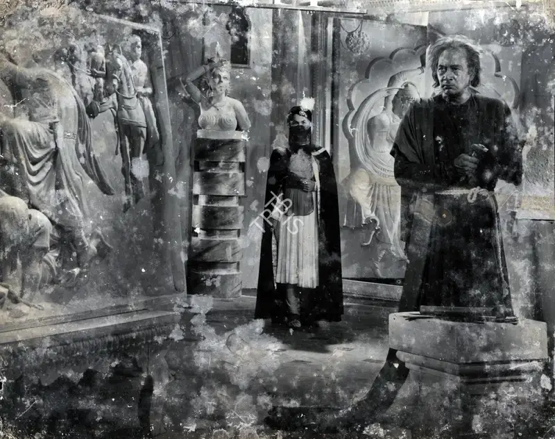 Kumar as Sangh-Tarash (Sculptor)