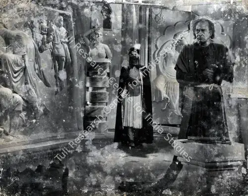 Kumar as Sangh-Tarash (Sculptor)
