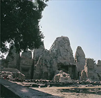 Monoliths (including rathas & relief sculpture)