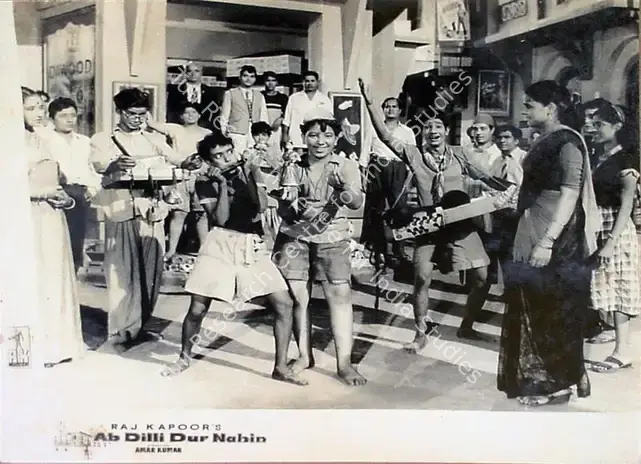 Pathare, Jaywant (Cinematographer), Ab Dilli Dur Nahin, 1957 | Lobby Card | CinemaEducation | 00829259