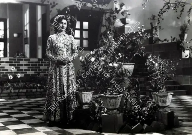 Kashyap, D.D. (Director), Naya Ghar, 1953 | Photographic Still | CinemaEducation | 00886627