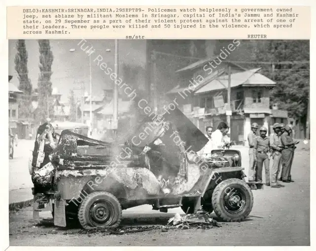 Malhotra, Sunil (Photographer). Del03: Kashmir: Srinagar, India, 29Sept 89. Photographic Print, 1989 | Contemporary Photograph | Photography | 00114720