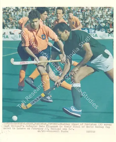 Pasha, Muzammil (Photographer). Lah08C: Hockey: Lahore, Pakistan, 23Feb90. Photographic Print, 1990 | Contemporary Photograph | Photography | 00114051