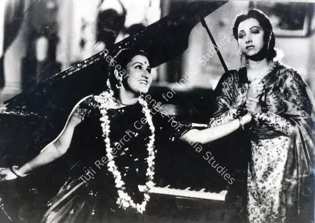 Irani, Faredoon A. (Cinematographer), Anmol Ghadi, 1946 | Photographic Still | CinemaEducation | 00883944