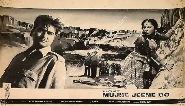 Bhattacharjee, Apurba (Cinematographer), Mujhe Jeene Do, 1963 | Lobby Card | CinemaEducation | 00820624