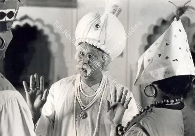 Roy, Soumendu (Cinematographer), Hirak Rajar Deshe, 1980 | Photographic Still | CinemaEducation | 00891194