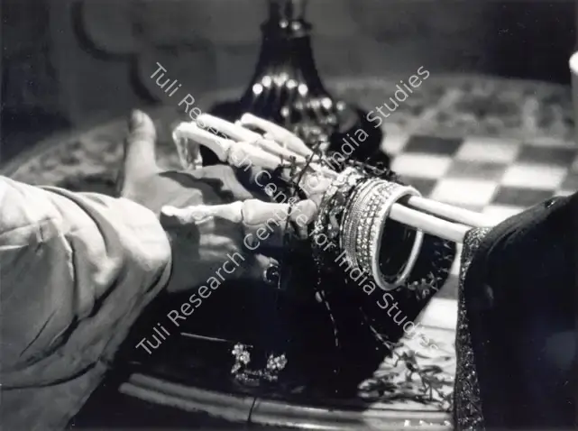Roy, Soumendu (Cinematographer), Teen Kanya, 1961 | Photographic Still | CinemaEducation | 00891511