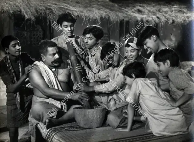Pathare, Jaywant (Cinematographer), Ab Dilli Dur Nahin, 1957 | Photographic Still | CinemaEducation | 00883766